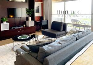 a living room with a couch and a television at Ocean View Waikiki Luxury Ilikai Free Parking in Honolulu