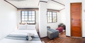 a small bedroom with a bed and a door at Marina 4Rooms in San Vicente
