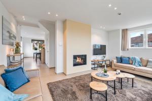 Μια τηλεόραση ή/και κέντρο ψυχαγωγίας στο Maison Josephine - spacious house for 12 people