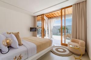 Postel nebo postele na pokoji v ubytování CODYARD SUITES + 86 fotografií