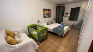 Łóżko lub łóżka w pokoju w obiekcie Vivienda Vacacional Orquidea