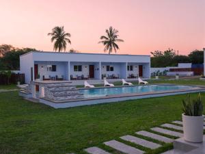 Bazén v ubytování Villa Martins, Inhaca, Mozambique nebo v jeho okolí