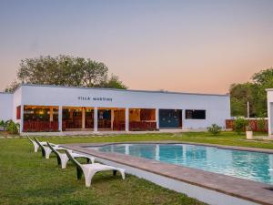 Bazén v ubytování Villa Martins, Inhaca, Mozambique nebo v jeho okolí