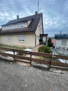 a house with a fence in front of it at Ferien- und Monteurswohnung in Amstetten 