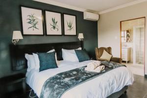 Postel nebo postele na pokoji v ubytování Aloe Corner, Cathkin Estates