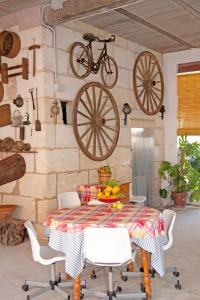 a dining room with a table and a bicycle on the wall at Can Peret - Sa Pobla in Sa Pobla
