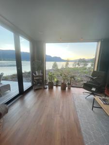 Üldine mäevaade või majutusasutusest Modern house by the Fjord in Sandane, Nordfjord. pildistatud vaade