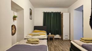 Ein Bett oder Betten in einem Zimmer der Unterkunft APARTMENTS KREMSTAL