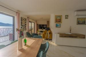 Posezení v ubytování Ivica Super comfortable, newly furnished apartment in a top location