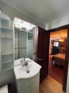 a bathroom with a sink and a mirror at Quinta Do Moinho Turismo de Natureza in Aldeia Viçosa