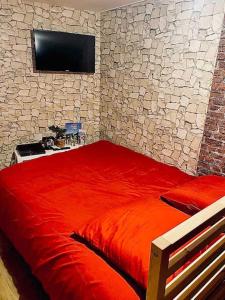 Μια τηλεόραση ή/και κέντρο ψυχαγωγίας στο La chambre des secrets Perougien