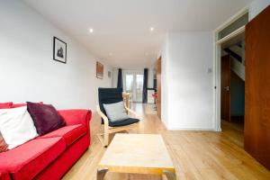 Uma área de estar em GuestReady - Tranquil Retreat near the Royal Docks