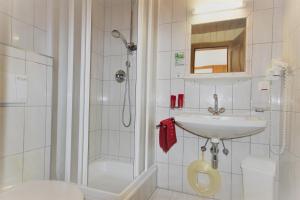 Koupelna v ubytování Kinderhotel Sailer