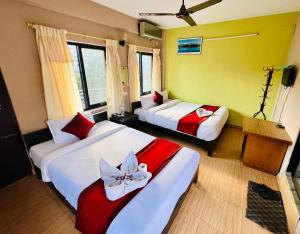 Postel nebo postele na pokoji v ubytování Hotel Donosti Pokhara