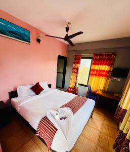 Postel nebo postele na pokoji v ubytování Hotel Donosti Pokhara