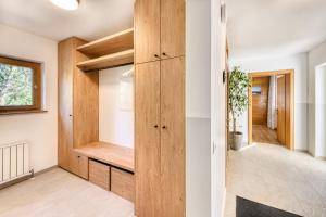 a room with a closet with wooden doors at Haus Galgenul by A-Appartments in Galgenul