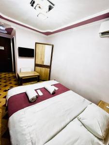 Postel nebo postele na pokoji v ubytování Georgian Palace Hotel