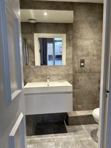 a bathroom with a sink and a toilet at Stunning 2 bed/2bath flat in heart of Kensington in London