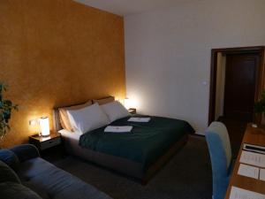 Postel nebo postele na pokoji v ubytování Hotel Radnice