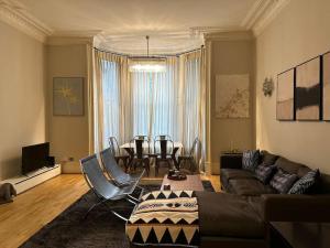 a living room with a couch and a table at Stunning 2 bed/2bath flat in heart of Kensington in London