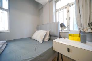 Giường trong phòng chung tại Student Accommodation - 290 Hennessy Road