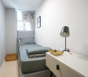 Giường trong phòng chung tại Student Accommodation - 290 Hennessy Road