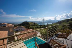 Θέα της πισίνας από το Veramente Villas With Sea view ή από εκεί κοντά
