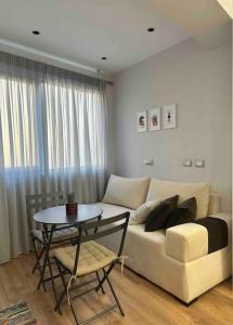 Area soggiorno di Sunshine Apartment Tirana, Sheshi Wilson