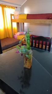 a table in a room with a room with bunk beds at Refugio Amaicha in Embalse