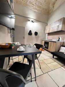 a kitchen with a table and chairs in a room at Urban Suite in Corato +17 photos
