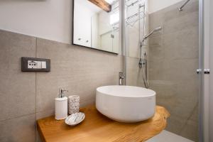 A bathroom at San Faustino Central Apartment Még 23 kép
