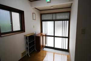 Köök või kööginurk majutusasutuses JR福井駅東口から徒歩7分(550m)。一棟貸切民泊トリプレッツ