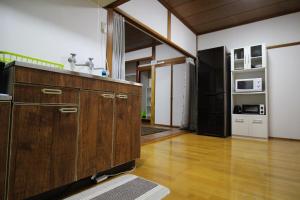 Köök või kööginurk majutusasutuses JR福井駅東口から徒歩7分(550m)。一棟貸切民泊トリプレッツ