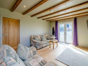 Posezení v ubytování 2 Bed in Bentham 53510