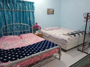 Postelja oz. postelje v sobi nastanitve Hana homestay D Yan Bedroom3