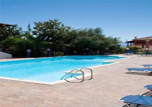 Bazén v ubytování Lygies Apart Hotel nebo v jeho okolí