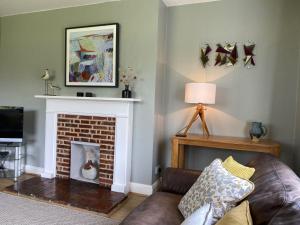 a living room with a couch and a fireplace at 3 Bed in Wighton KT085 in Wighton