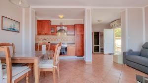 Posezení v ubytování Crveni Vrh 4 + 28 fotografií