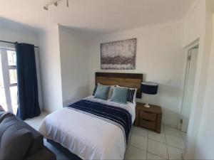 Postel nebo postele na pokoji v ubytování Sheffield Suite 3