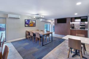 a dining room and kitchen with a table and chairs at La Quinta by Wyndham Nashville Airport in Nashville
