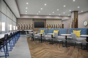 Home2 Suites By Hilton Cullman的休息区
