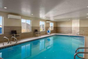 a large swimming pool in a hotel room at Wingate by Wyndham Cedar City in Cedar City