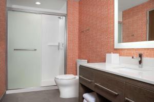 Home2 Suites By Hilton Cullman的一间浴室