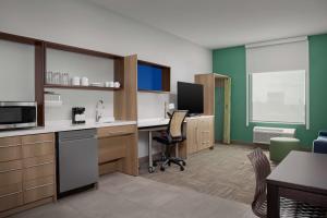 Home2 Suites By Hilton Cullman的厨房或小厨房