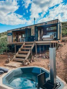 Πισίνα στο ή κοντά στο Solace Eco Cabins - Citrus Cabin
