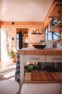 Solace Eco Cabins - Citrus Cabin 주방 또는 간이 주방