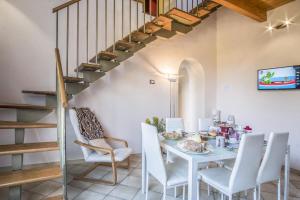 A television and/or entertainment centre at Amore Rentals - Appartamento Caruso