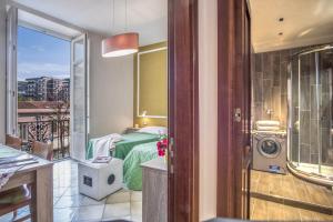a hotel room with a bed and a balcony at Amore Rentals - Appartamento Caruso in Sorrento