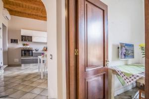 A kitchen or kitchenette at Amore Rentals - Appartamento Caruso