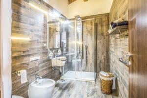 A bathroom at Amore Rentals - Appartamento Caruso